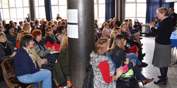 31 Jan 2015, Belgrade: Meeting with more than 160 trainers on 'Online training for the implementation of the National Curriculum Framework - Principles of teaching and learning and the development of school-gymnasium (Module 1)' (via Moodle). The online instrument and training of trainers for its use allows the program to include about 7500 participants - the largest project so far in the field of training for teachers in Serbia. Online training involves 122 primary schools, high schools and secondary vocational schools selected by MoESTD. The training serves to ensure sustainability of the program after project completion; it ensures that 10% of all schools in Serbia adopt the innovative method of professional development.

