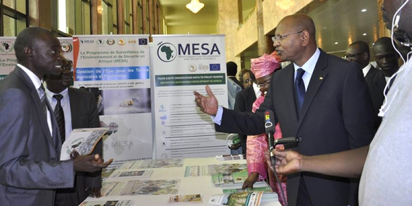 26 Aug 2014:  display of MESA visibility materials at the 2nd Africa Dryland Week, N'Djamena, Chad attracted many participants, including here the representative of Chad's Prime Minister. 